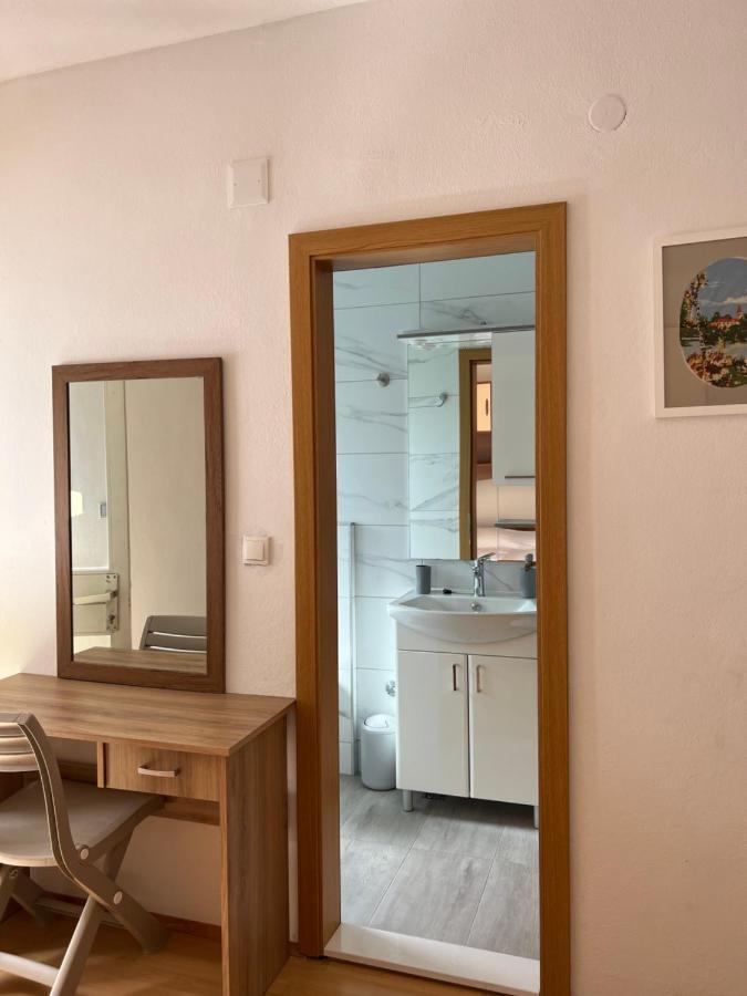Apartments Krivic Брела Екстер'єр фото